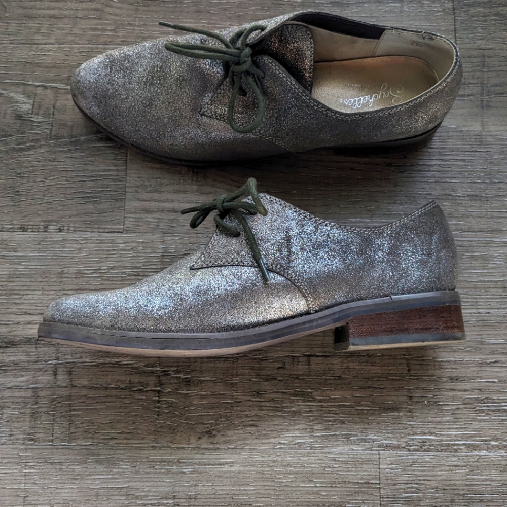 SEYCHELLES Metallic Silver Oxford Size 7.5